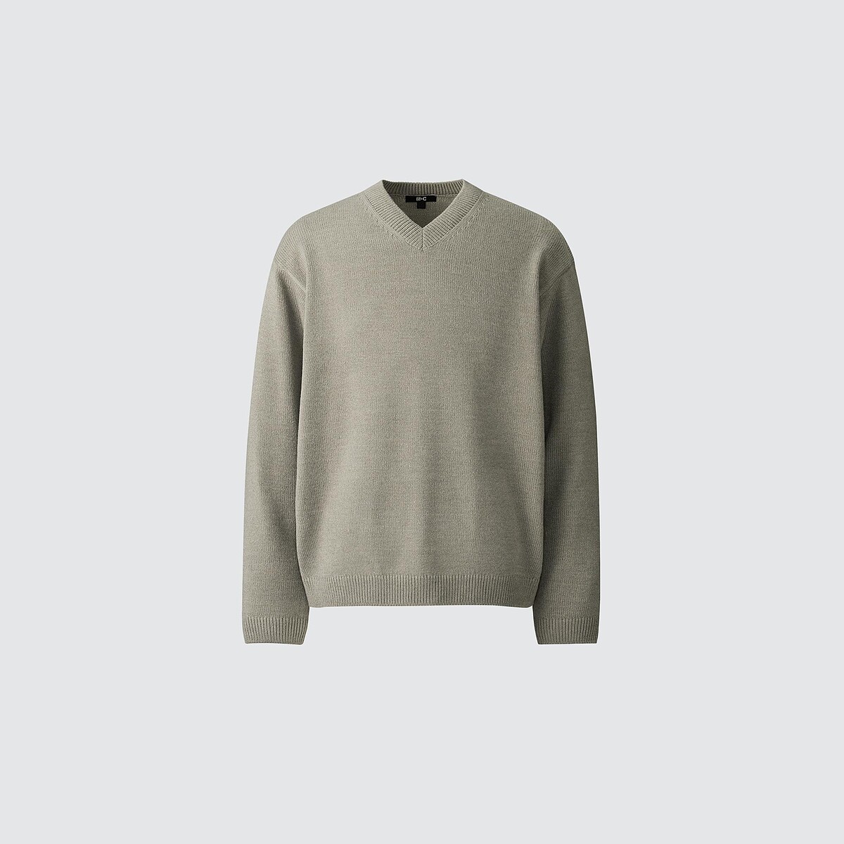 男女適穿 寬版V領針織衫，NT$1,290。