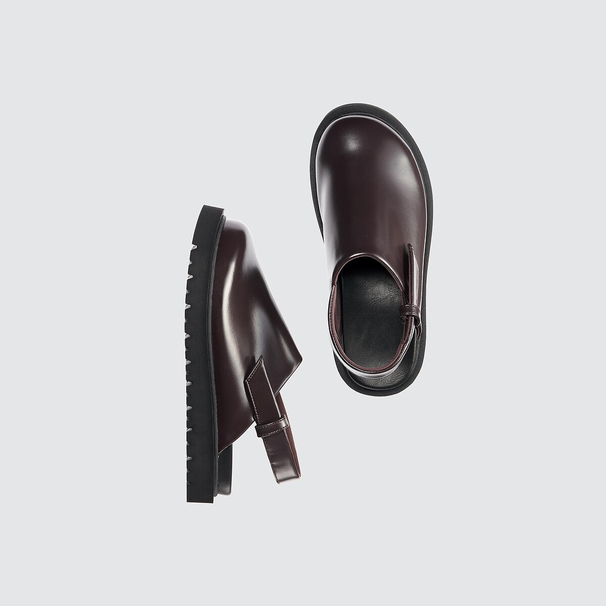 女裝 包頭涼鞋，NT$1,290。