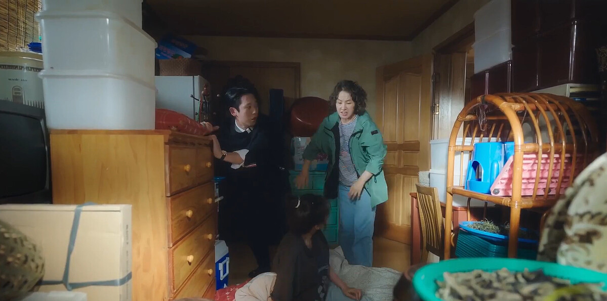 裵石榴房間變全家人的置物間