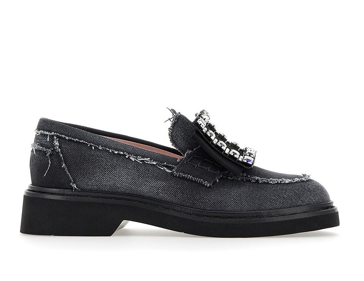 Viv Rangers 黑丹寧鑽扣樂福鞋，NT$62,900。