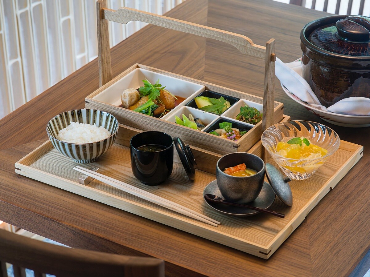 大量使用在地食材、調味品製作餐點。