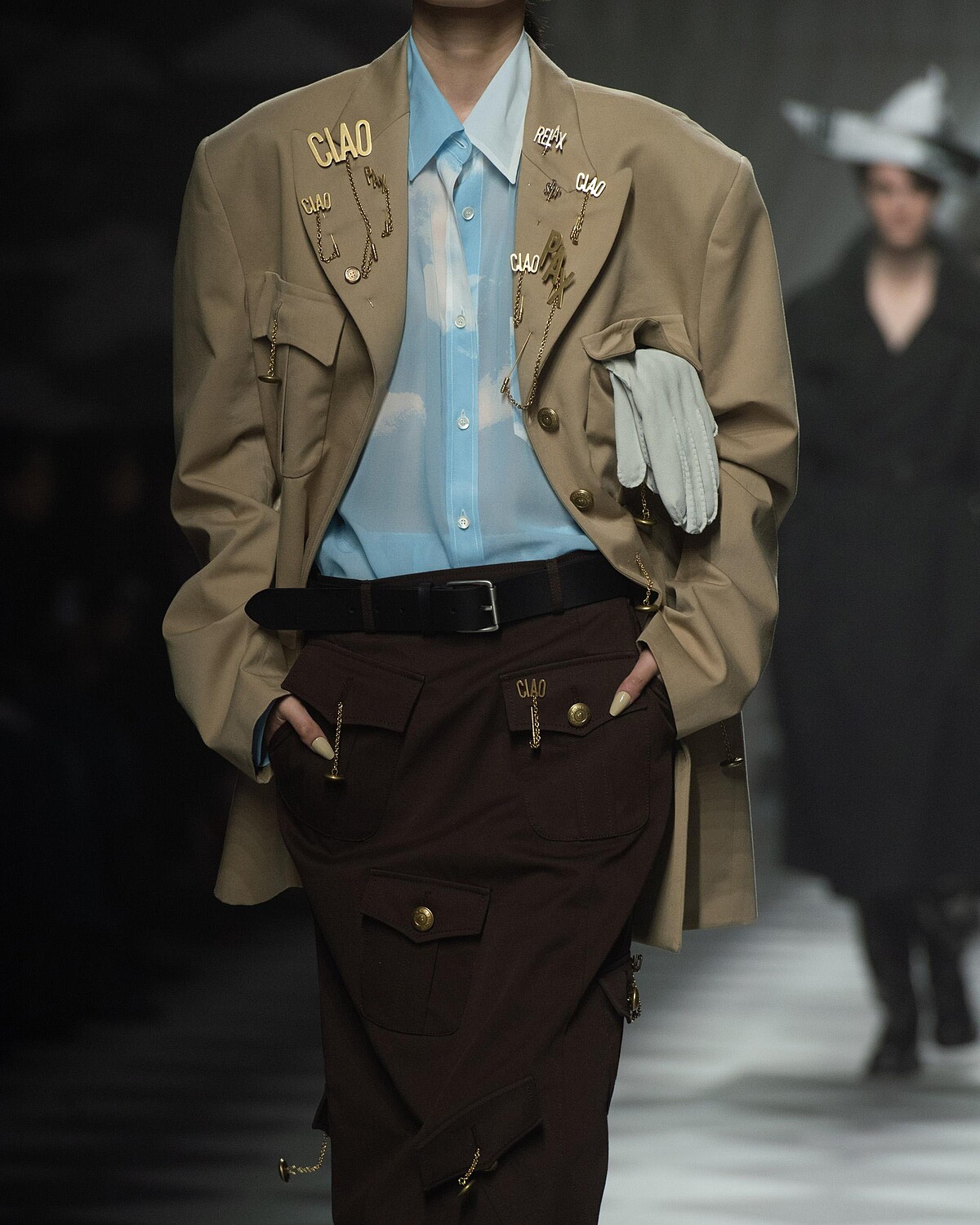 Moschino 2024秋冬秀上Look。