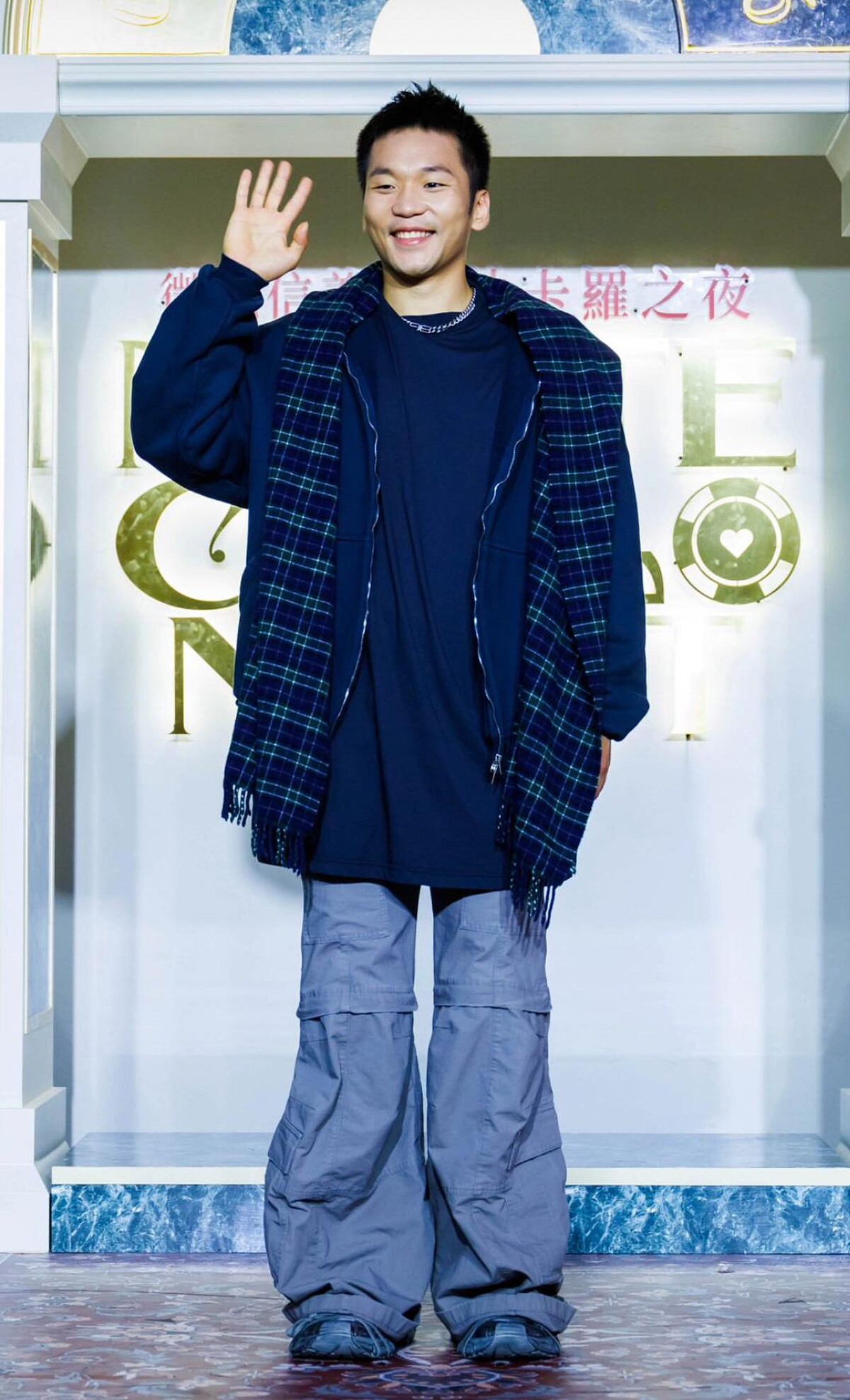 李洋駕馭Balenciaga的帥氣裝束。