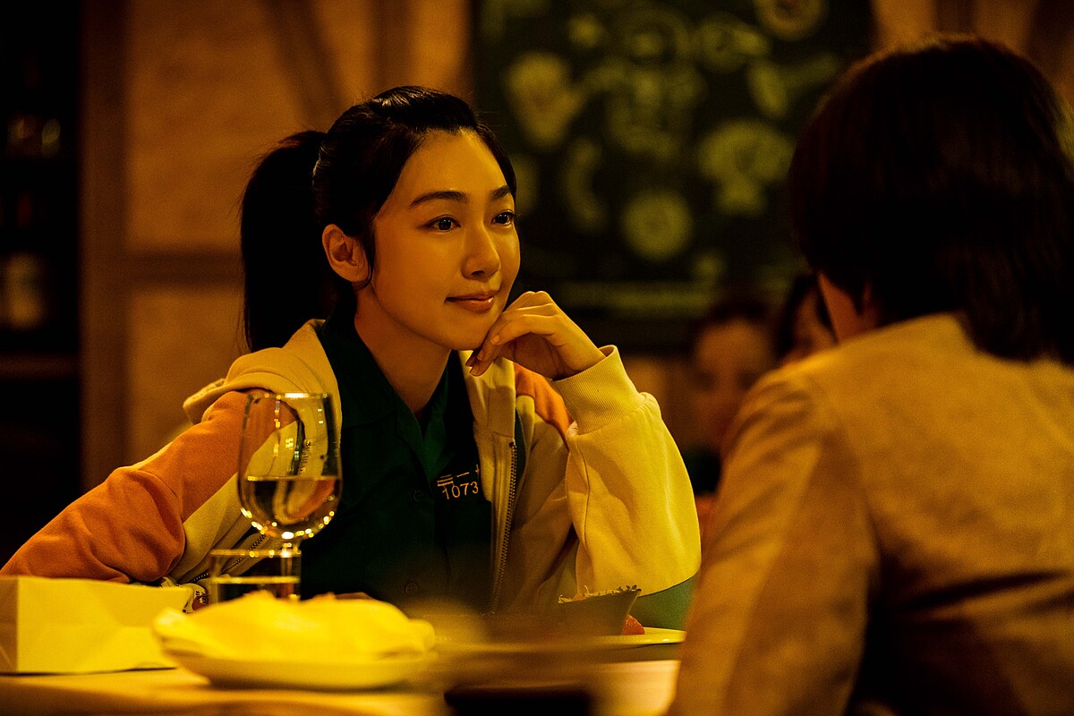 《正港分局》泱泱師生戀詮釋美少女高材生劉睦婷 對戲黃宣稱他活力十足