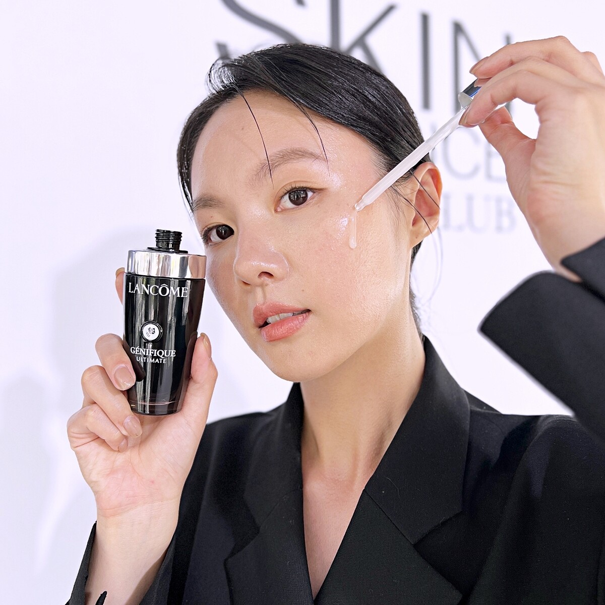 LANCOME蘭蔻超極限肌因賦活露質地示意。30ml，NT3,250、50ml，NT4,550、50ml補充瓶NT3,850