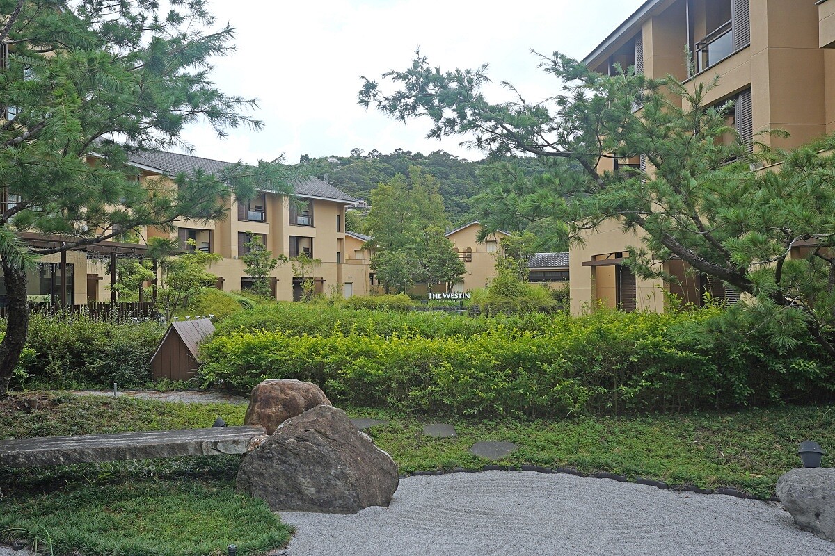 帶有濃厚日式風格的綠意庭園。