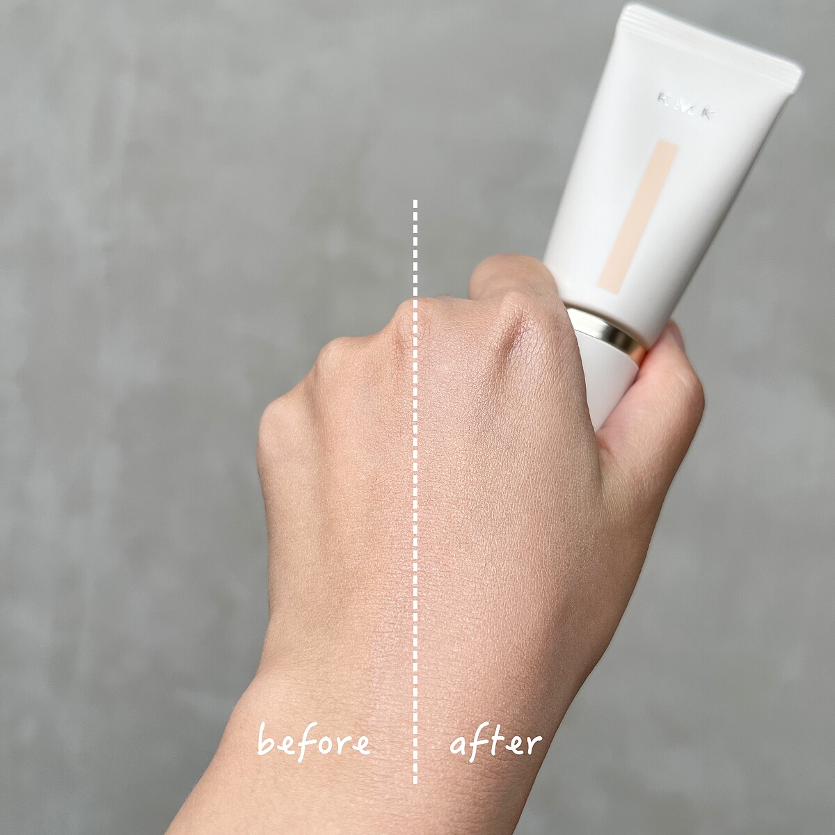 RMK水潤光彩粉霜妝感示範。