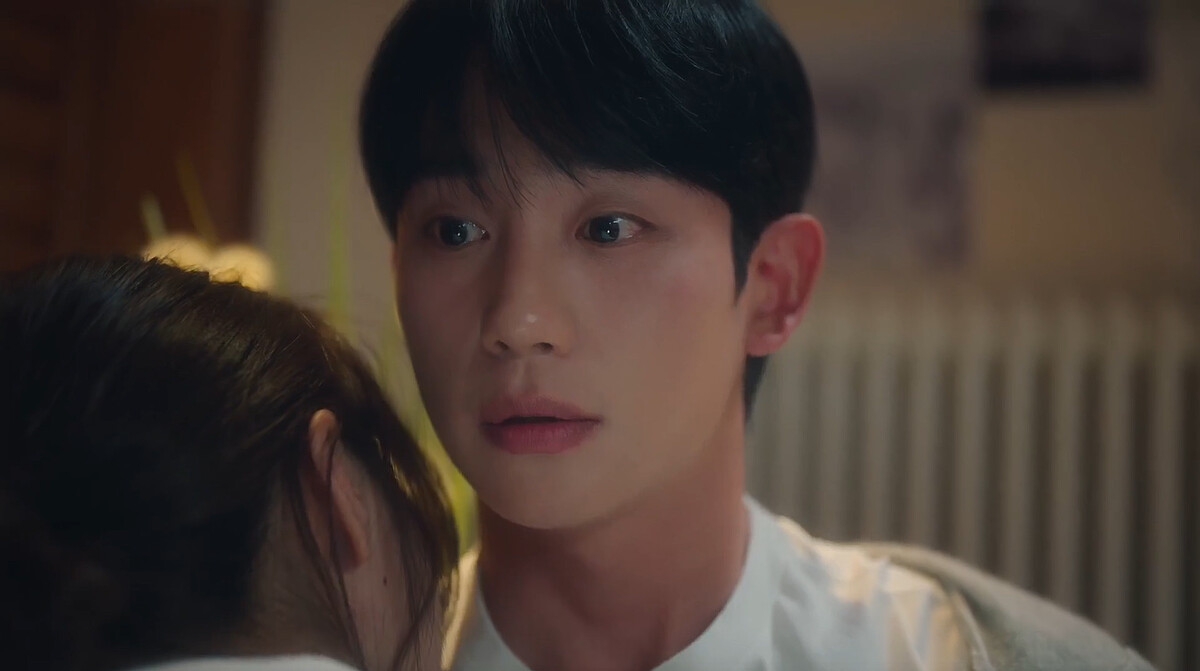 裵石榴抱崔承效,害他羞得不知該怎麼辦