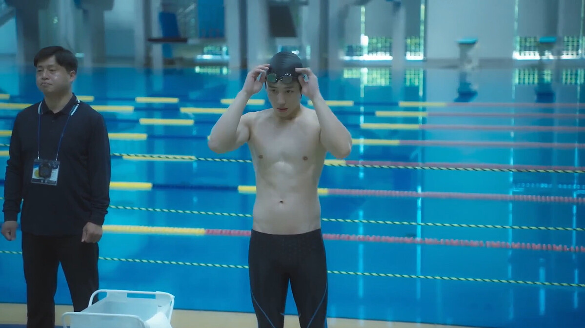 丁海寅的雪白肌好像會發光!