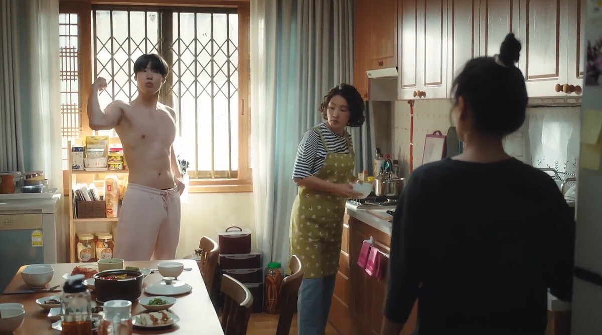 裵東鎮在家秀肌肉說這是當健身教練的意義裵東鎮一見鍾情崔承效員工李娜允