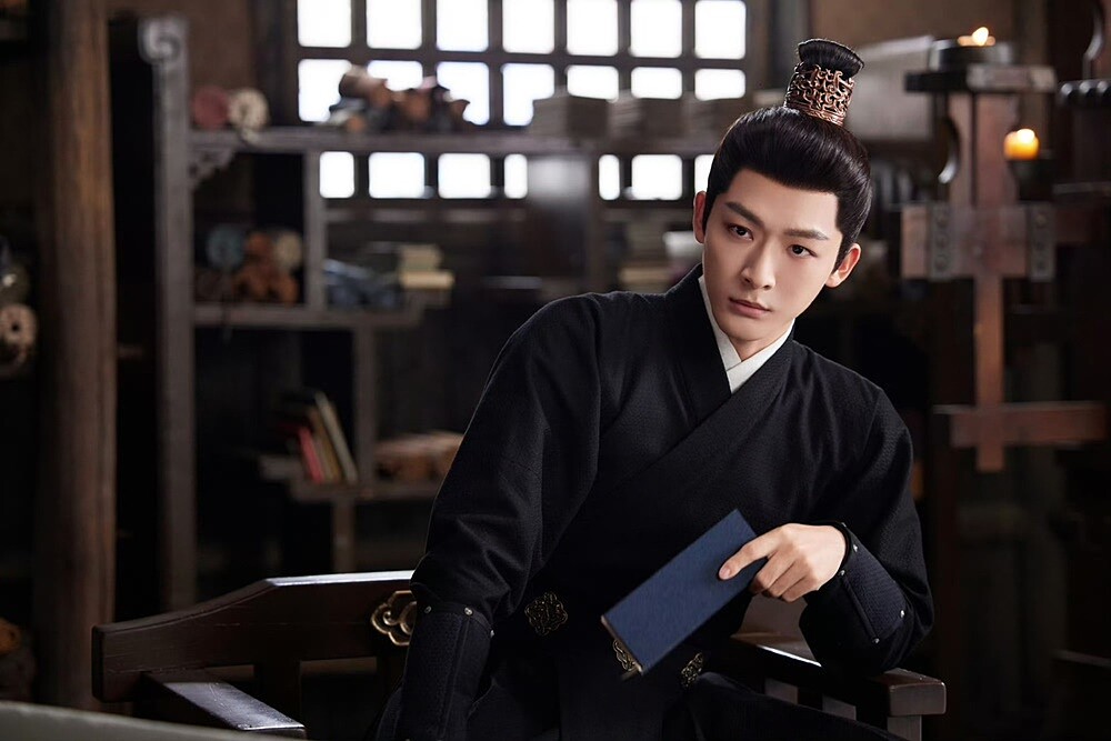 張晚意劇中是冷酷無情的淮陽王,設局騙王楚然卻意外愛上她。