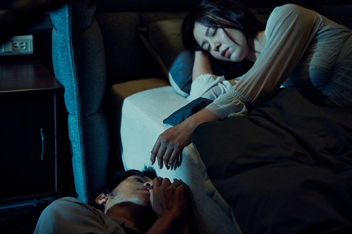 《都市懼集》劉品言熟睡未察覺曾少宗潛入房間