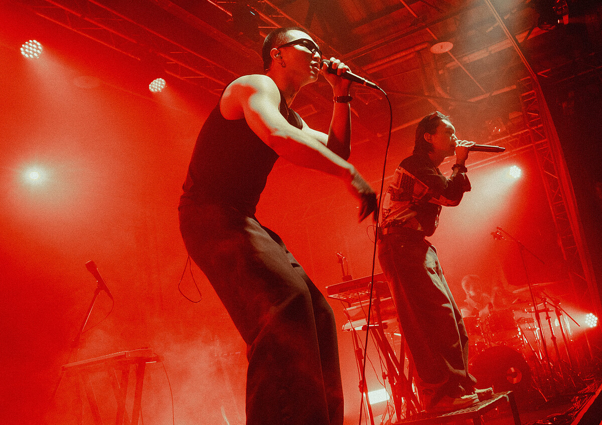 好友wannasleep也來見證這場里程碑,一曲〈510a.m.〉全場粉絲溫馨大合唱