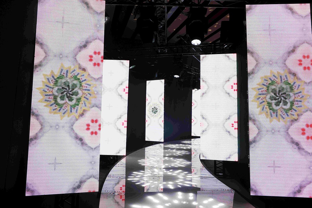 2024臺灣文博會「百變風格：臺味百百面」，以綿延的長型RUNWAY，邀請所有觀眾一同走上這條屬於自己的伸展台。