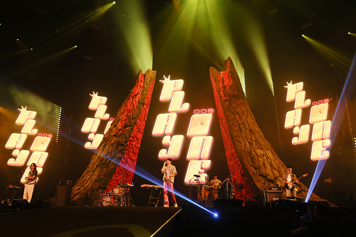 宇宙人濃縮《α:回到未來 》20週年演唱會的演出精華