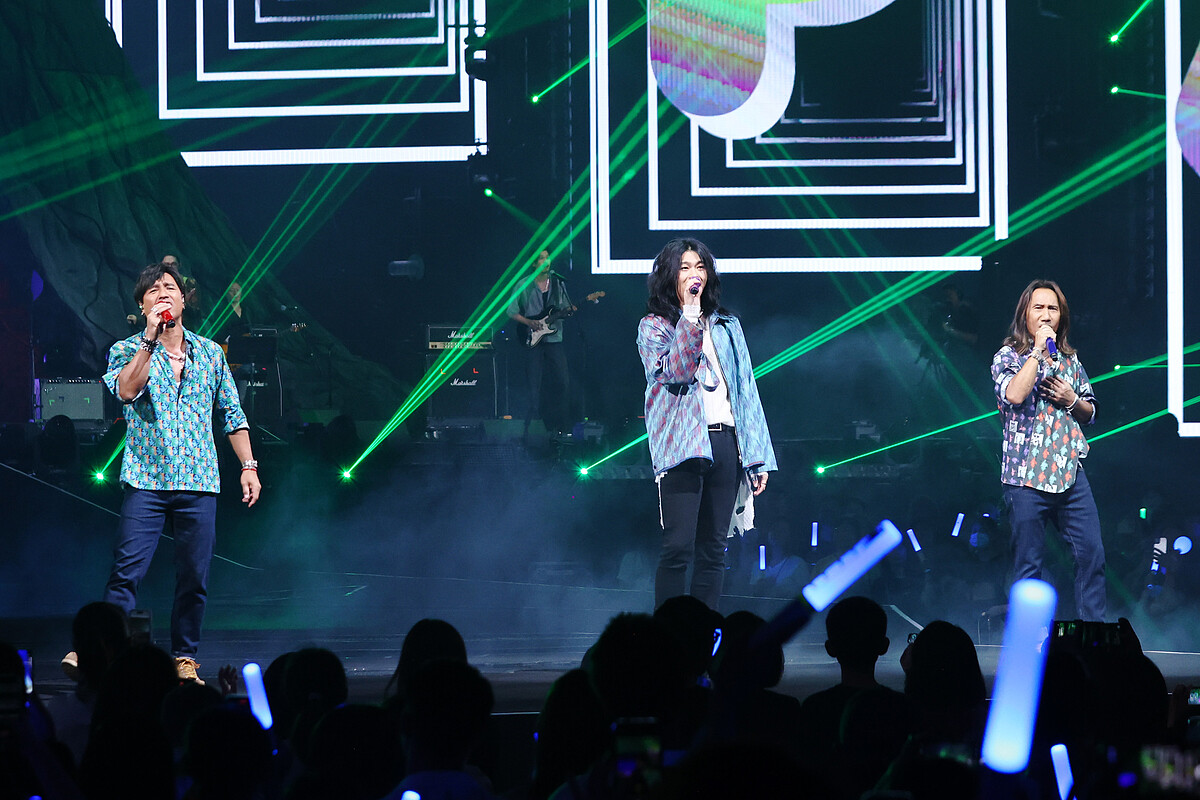 動力火車邀麋先生飆唱新曲〈到底我算什麼〉驚豔全場