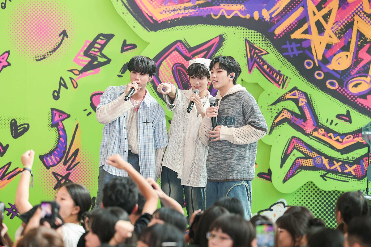 AcQUA舞擔小分隊