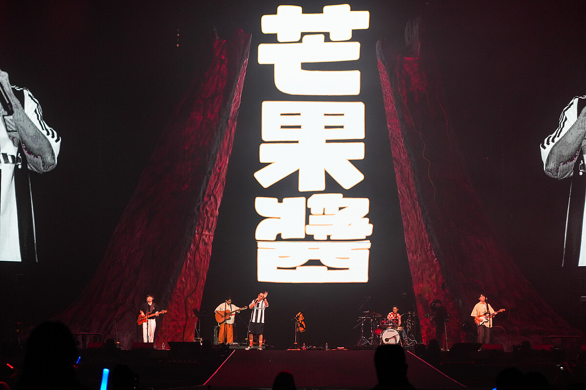 芒果醬 Mango Jump以滾燙的音樂熱力率先炒熱第二天的現場