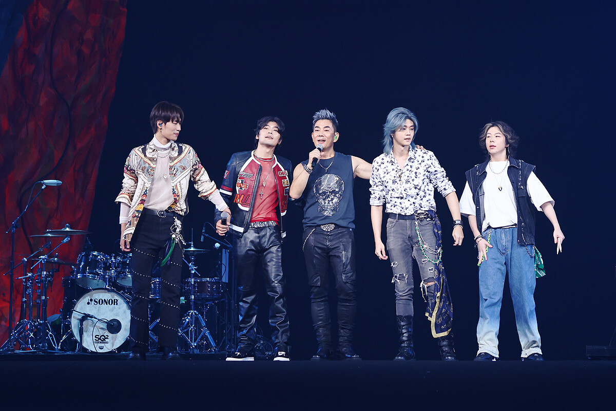 任賢齊與PALLAS帕拉斯樂團共同演出