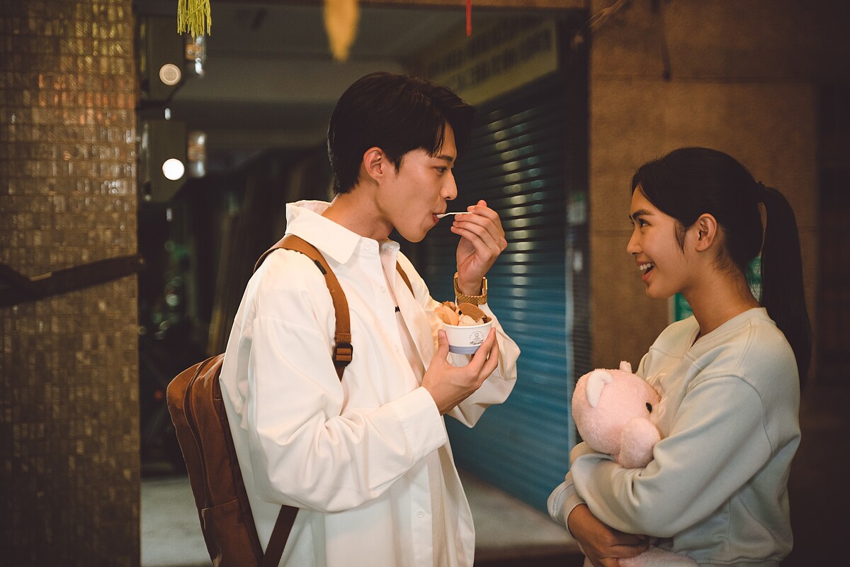 《讓我看見你是誰》黃信赫和雷嘉汭甜蜜對視