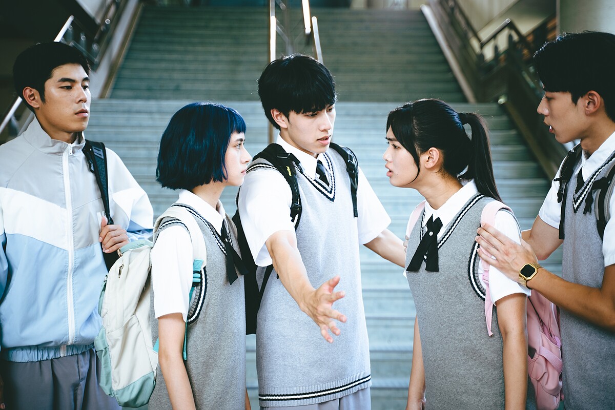 《讓我看見你是誰》五人第一場戲就上演激烈爭執,左起為詹懷雲、鄭宇恩、金東昱、雷嘉汭、黃信赫