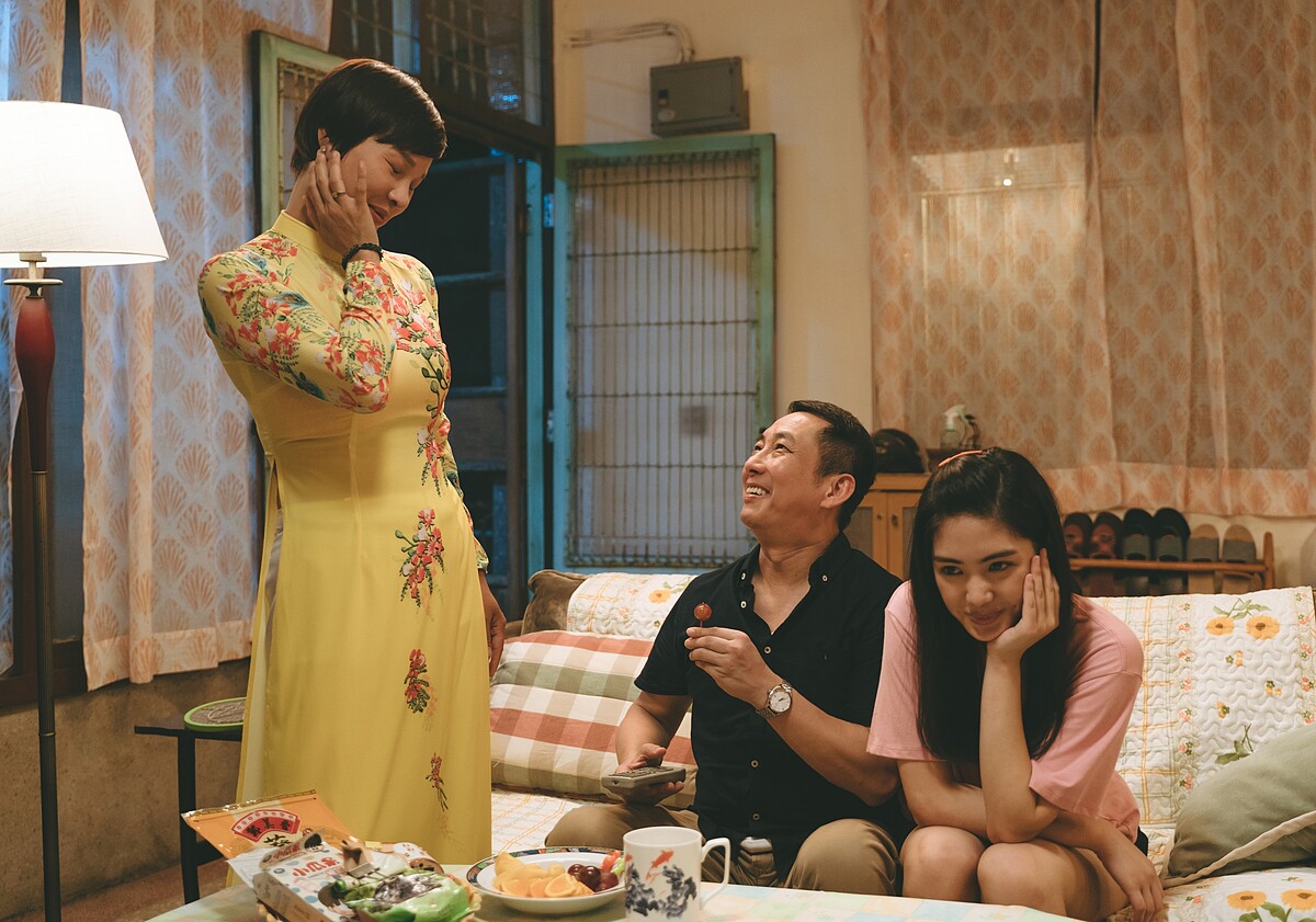 《讓我看見你是誰》雷嘉汭(右起)、屈中恆、阮氏翠恆一家三口劇中常有逗趣的火花