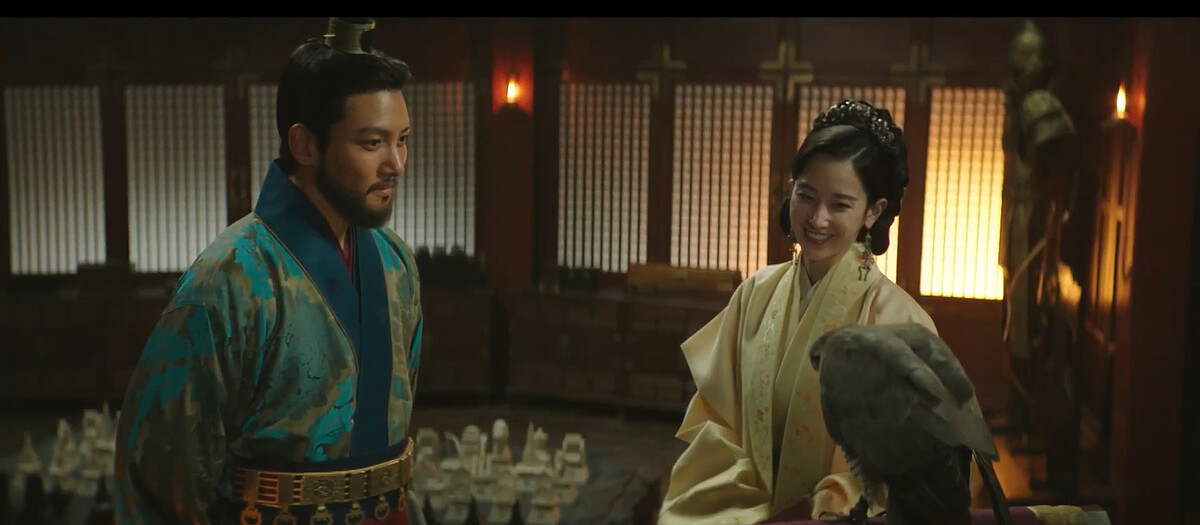 高男武養了寵物鳥─老鷹送給于正熙，而老鷹特性是只認一個主人，高男武以鷹示己只愛于正熙，兩人曾有非常恩愛的時光。