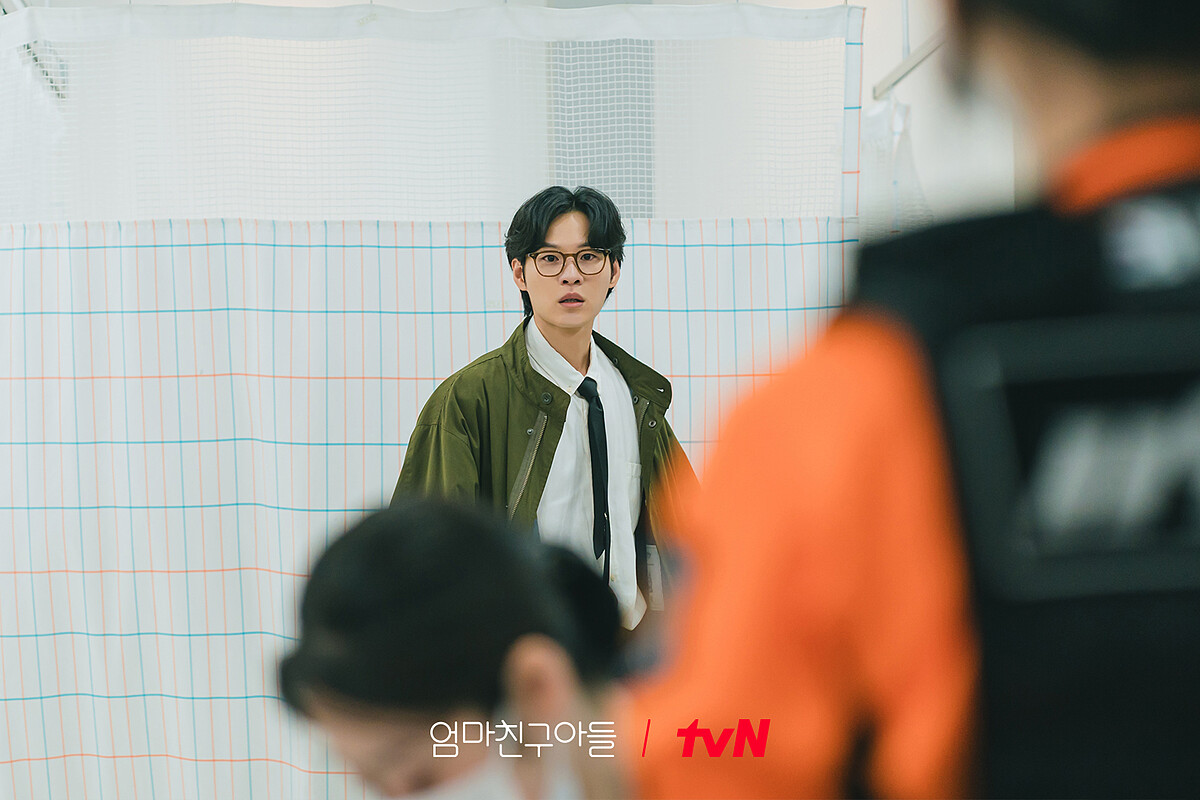 鄭元音毫不客氣教訓姜專浩，無法照顧女兒別談救國救民