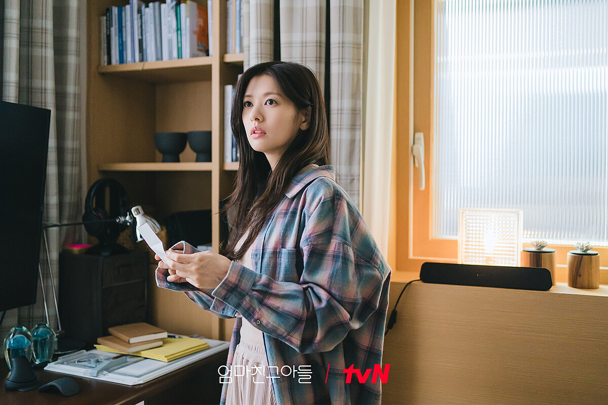 裵石榴好奇崔承效寫的未來信，意外看到崔承效喜歡她想告白！