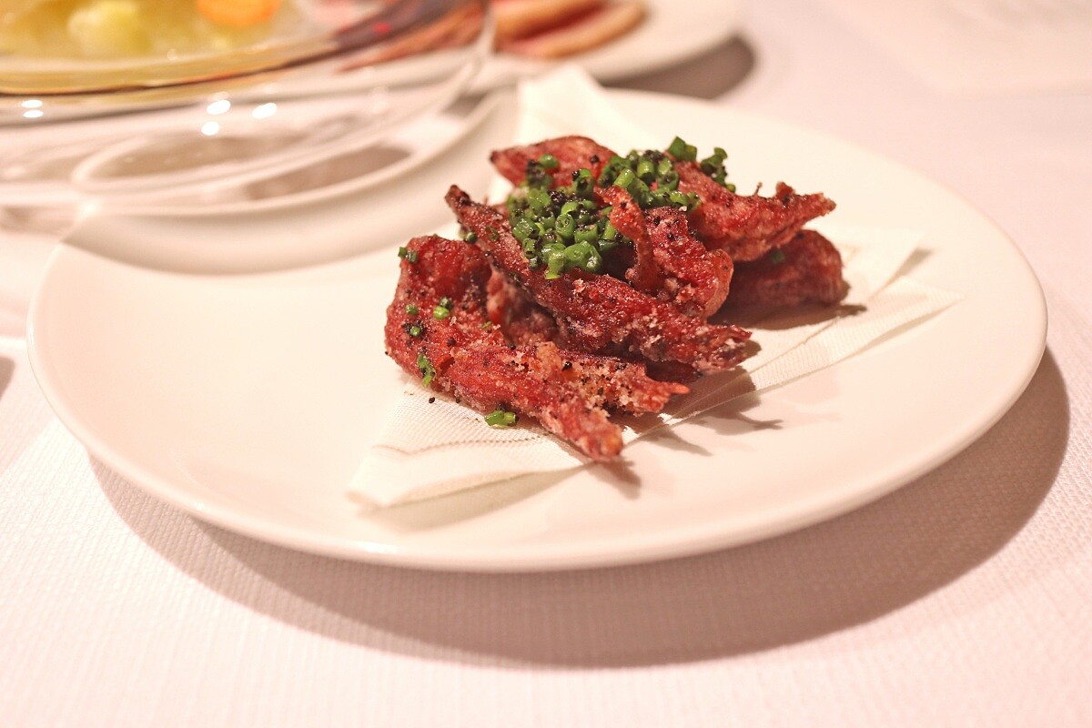 「紅麴鴨呱呱」。