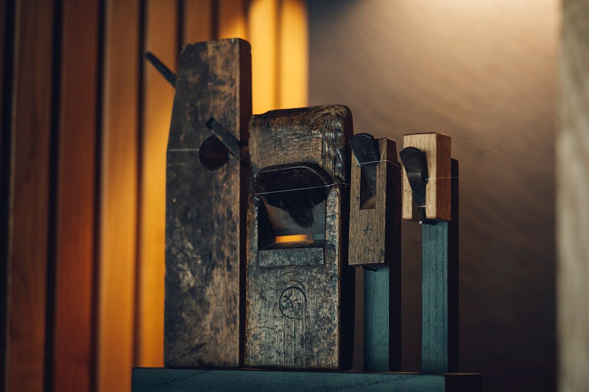 「界 奧飛驒」不僅提供獨特的溫泉體驗，還巧妙地將飛驒地區的傳統工藝和美學融入各個角落。