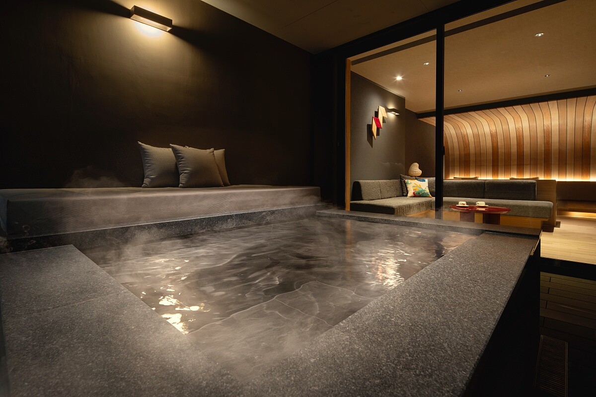 客房內浴池空間。