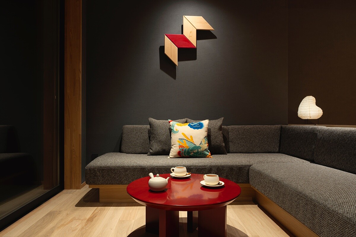 家飾家具接選用當地木作工藝製成。