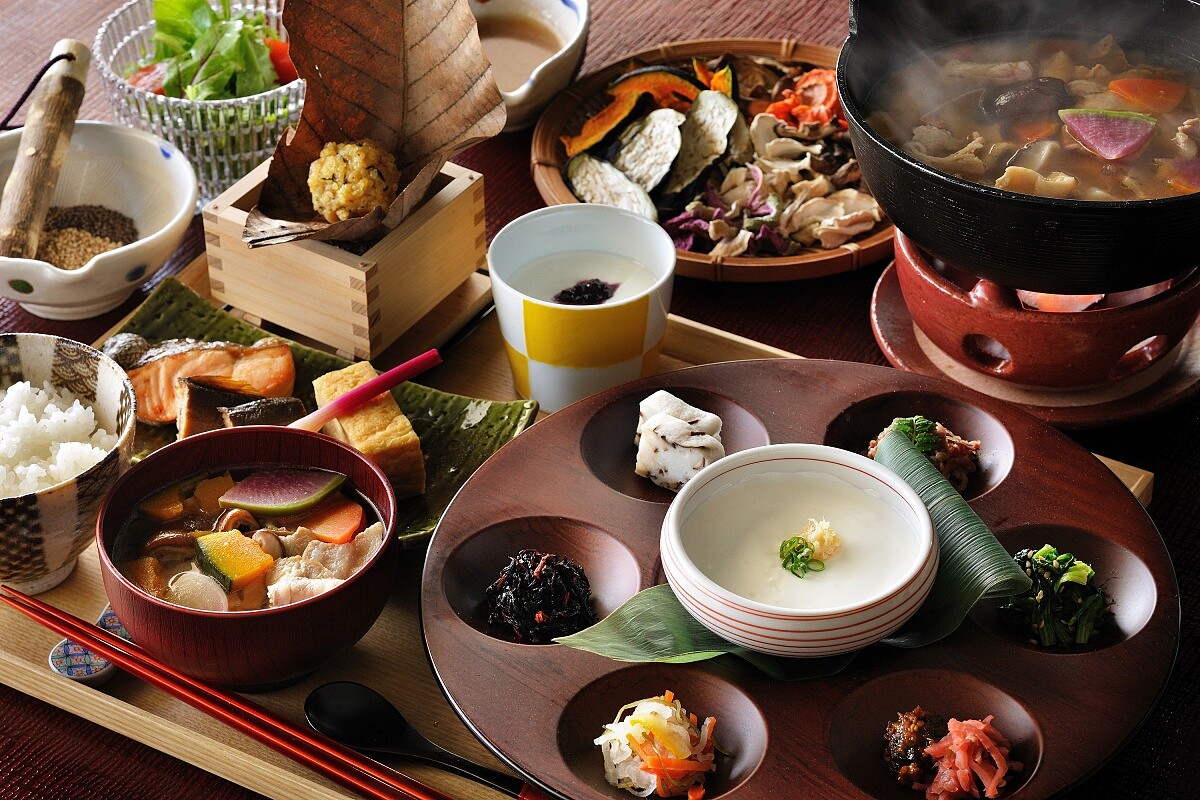 「飛驒牛朴葉包燒」為一大特色美食。