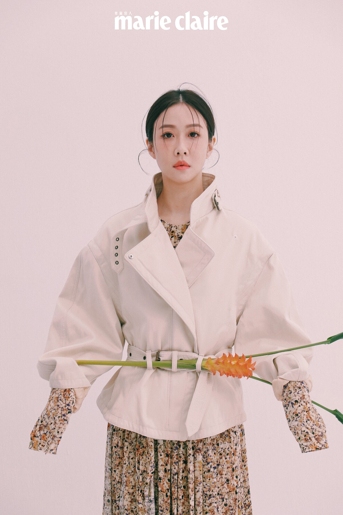 （金百倫）印花長洋裝、白色騎士夾克，both by Isabel Marant。