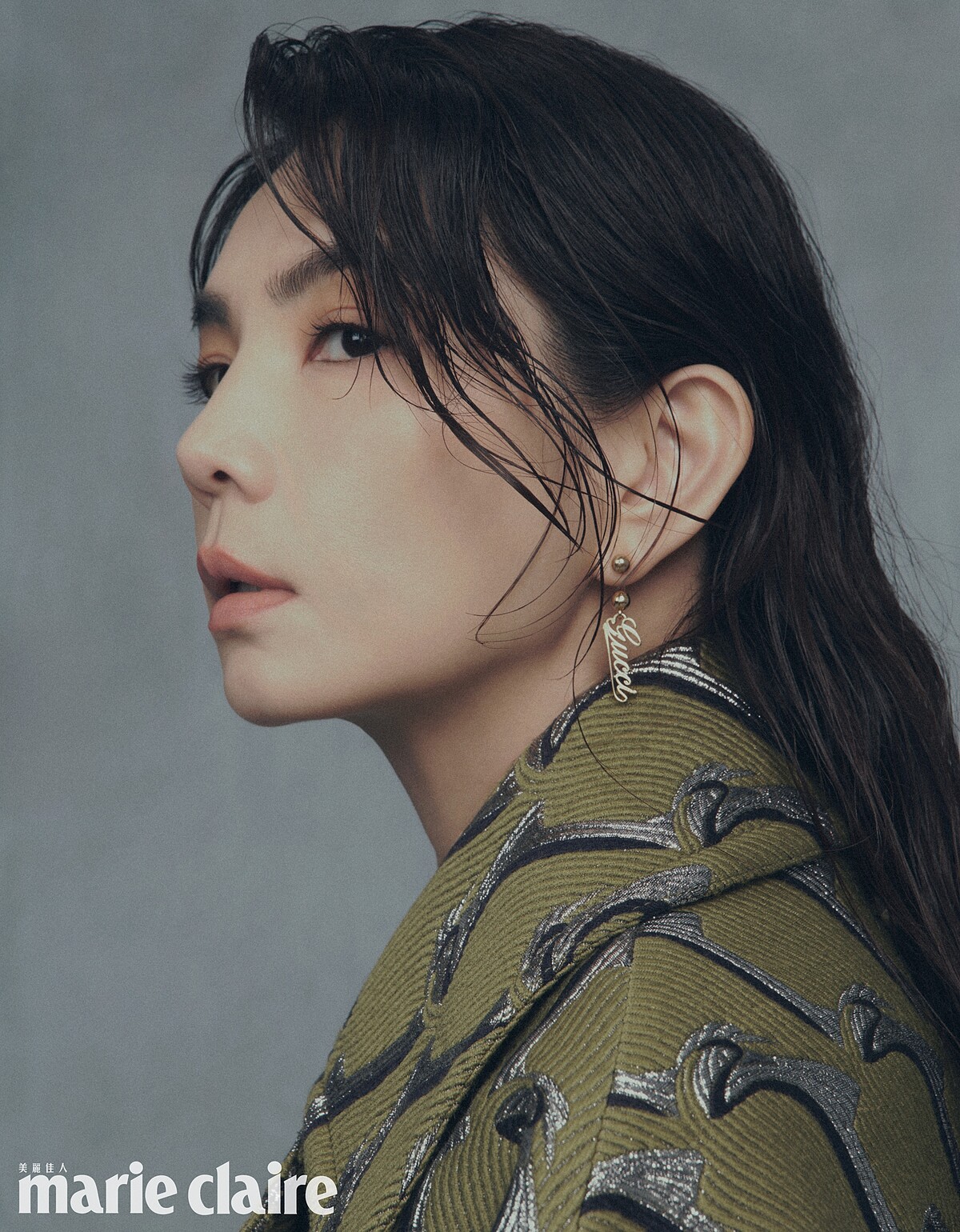 （Ella 陳嘉樺）緹花雙排釦短大衣，Gucci。