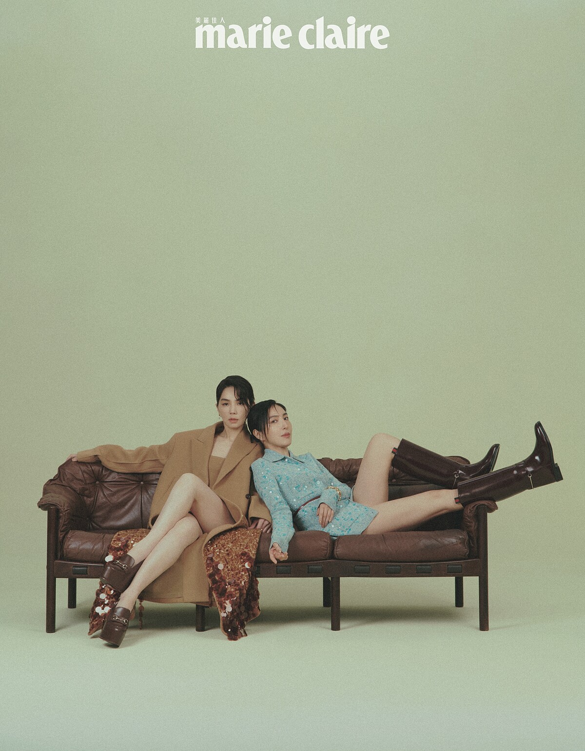 （Ella 陳嘉樺）駝色亮片大衣、駝色細肩帶上衣、駝色羊毛短褲、Horsebit 厚底樂福鞋，all by Gucci。（楊謹華）淺藍色亮片開襟衫、淺藍色亮片短褲、深紅色亮皮長靴，all by Gucci。