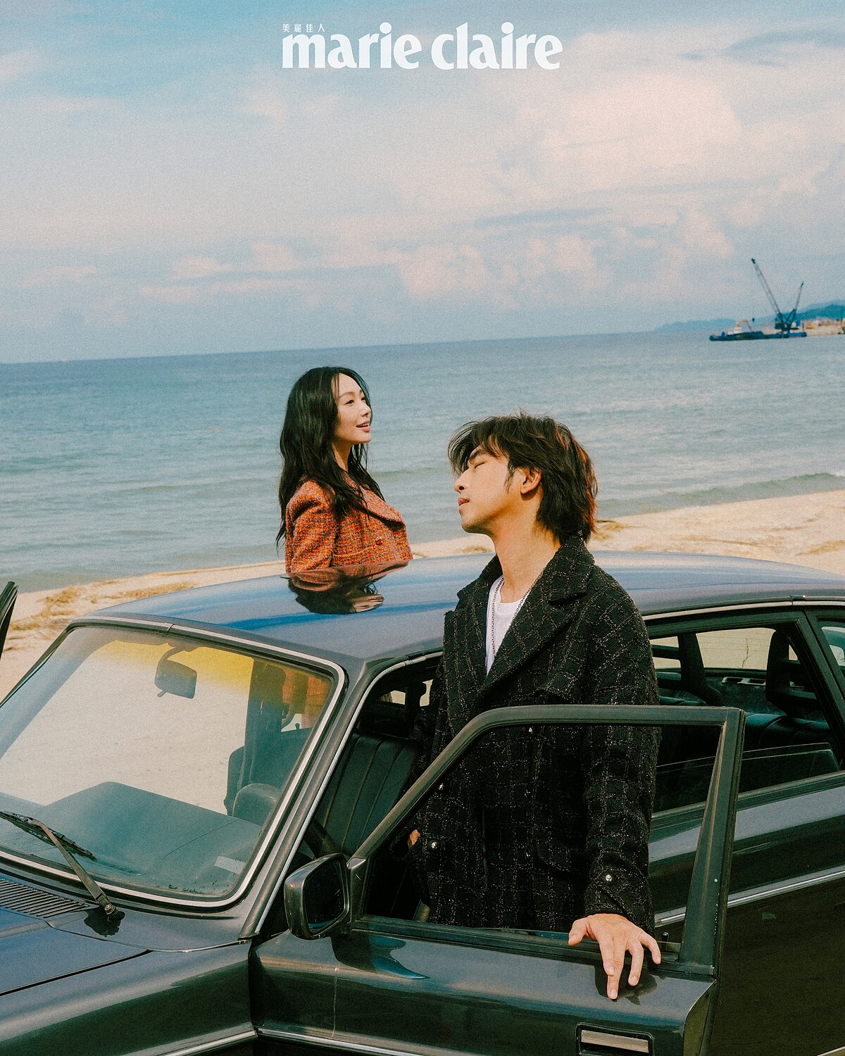 （Cecilia Choi）日暮色亮片飾邊外套與長褲、多彩電影票根印花絲質上衣，all by Chanel。（Bolin Chen）黑色格紋斜紋軟呢雙排釦大衣、山茶花造型項鍊，all by Chanel。