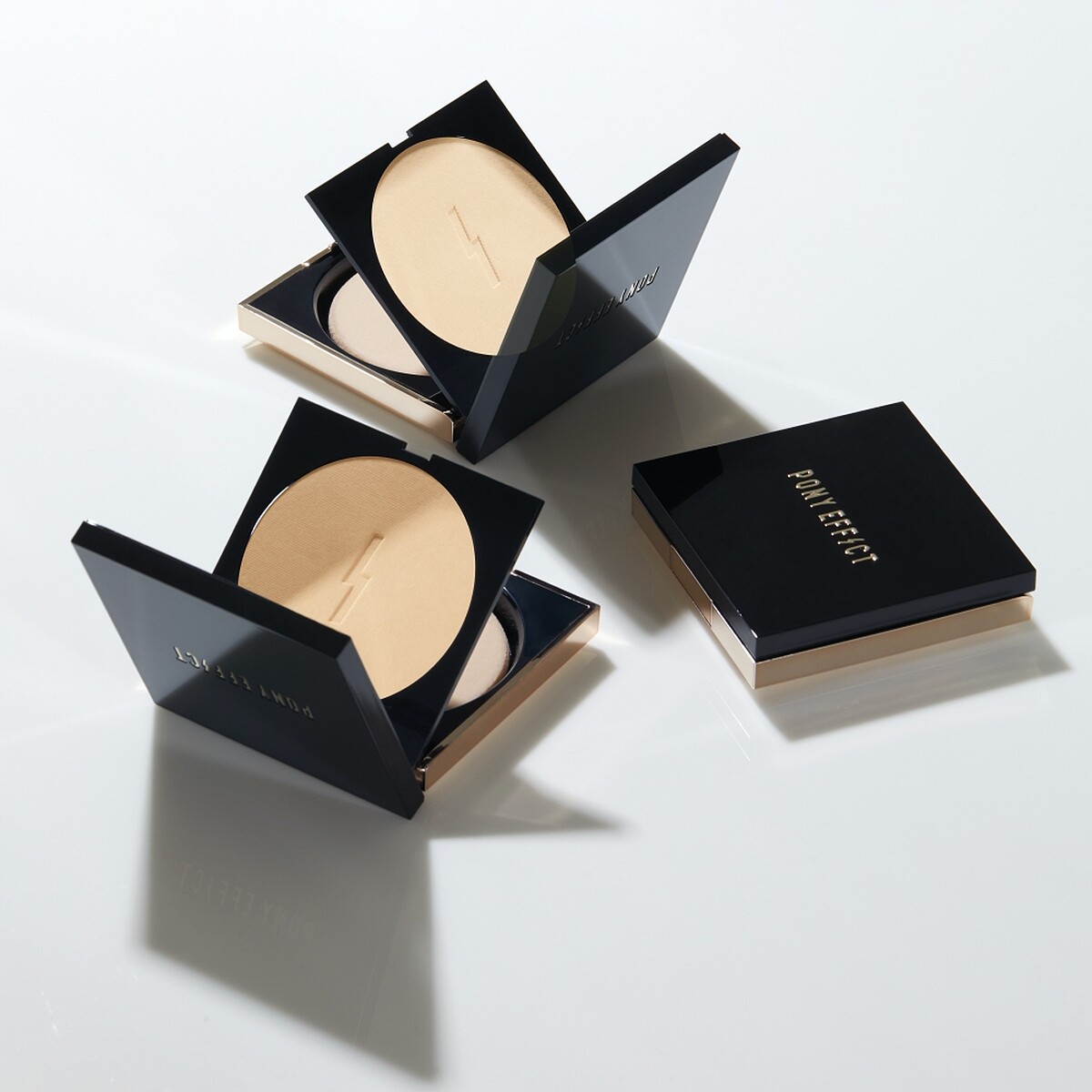 PONY EFFECT零粉感柔焦粉餅情境圖。