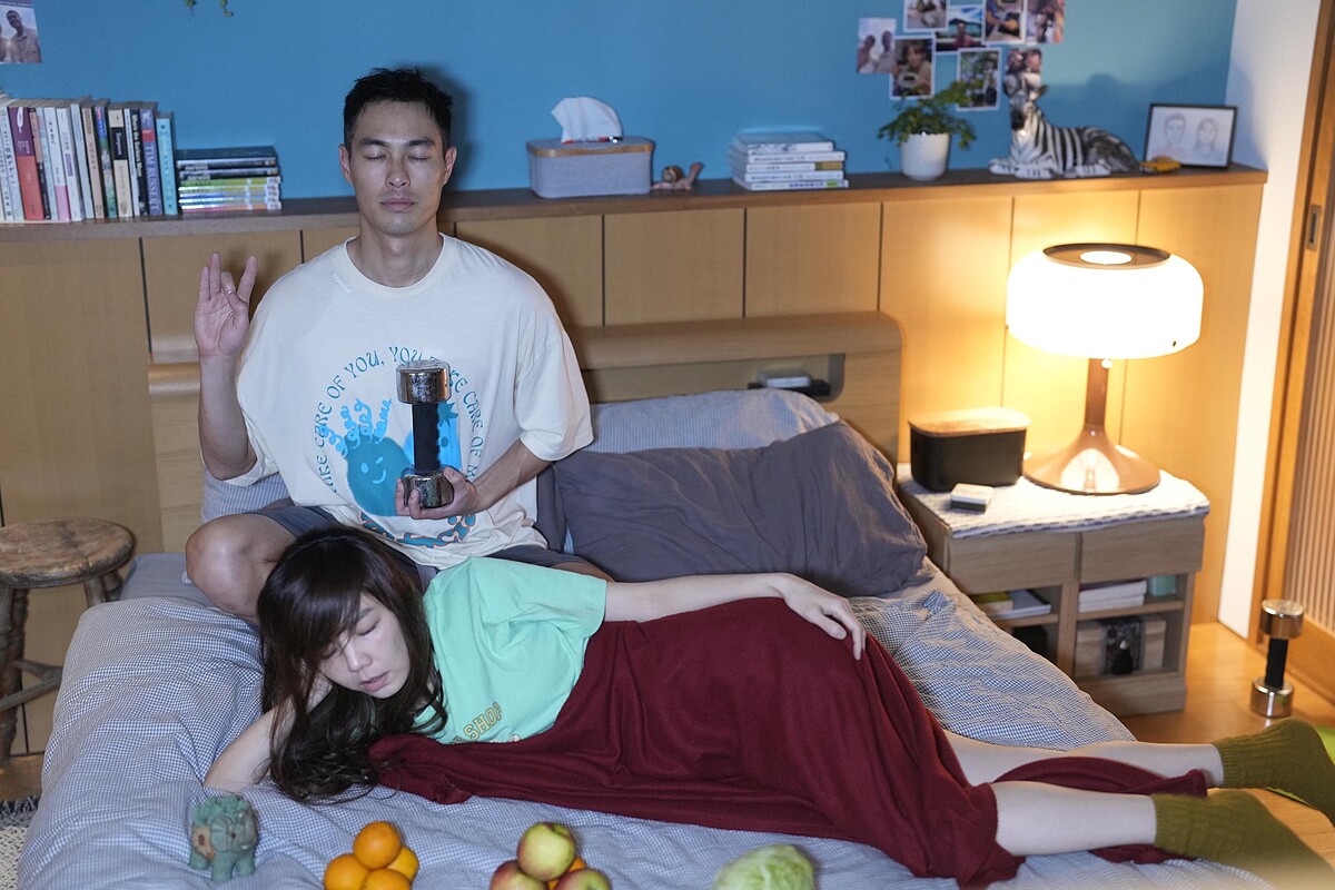 《今夜一起為愛鼓掌》Ella陳嘉樺因陰道痙攣吃肌肉鬆弛劑放鬆竟昏迷，遭楊祐寧扛來折去擺拍成佛