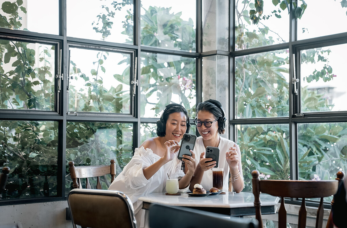 10月期間推出「限時轉運站」,用LINE就可以體驗數位遊戲,與店家互動獲得優惠券!