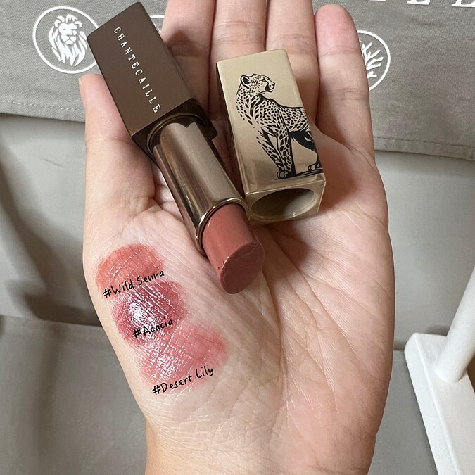 香緹卡花妍絲漾唇彩獵豹限定款手部試色。