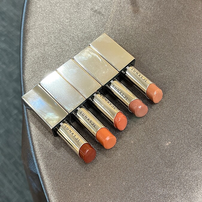 LUNASOL持彩豐潤魅唇膏(共5色)，NT1,450