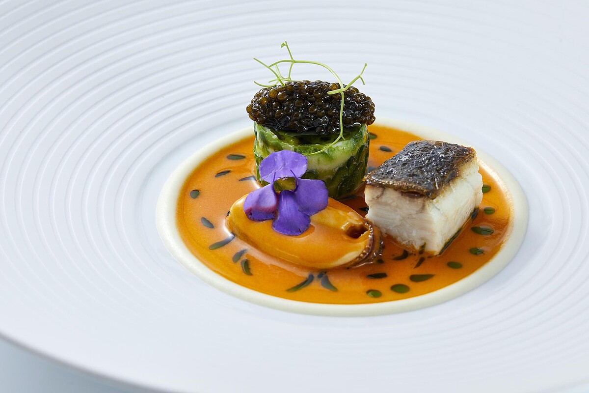 「煎海魚／苦瓜／魚子醬／貽貝／地中海魚湯」。