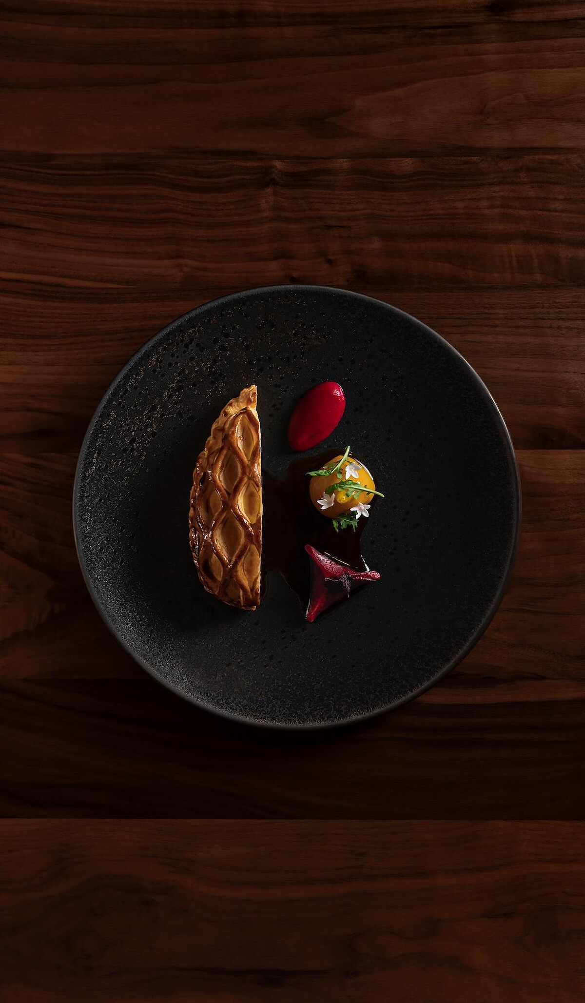 「16 By Flo」Florence Dalia創作料理「威靈頓乳鴿」。