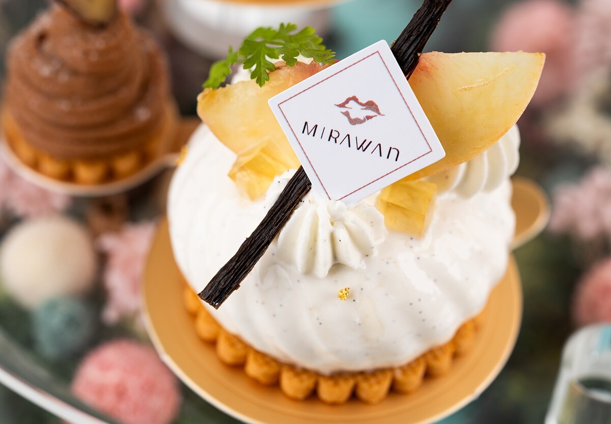 「香檳白桃優格乳酪慕斯」。