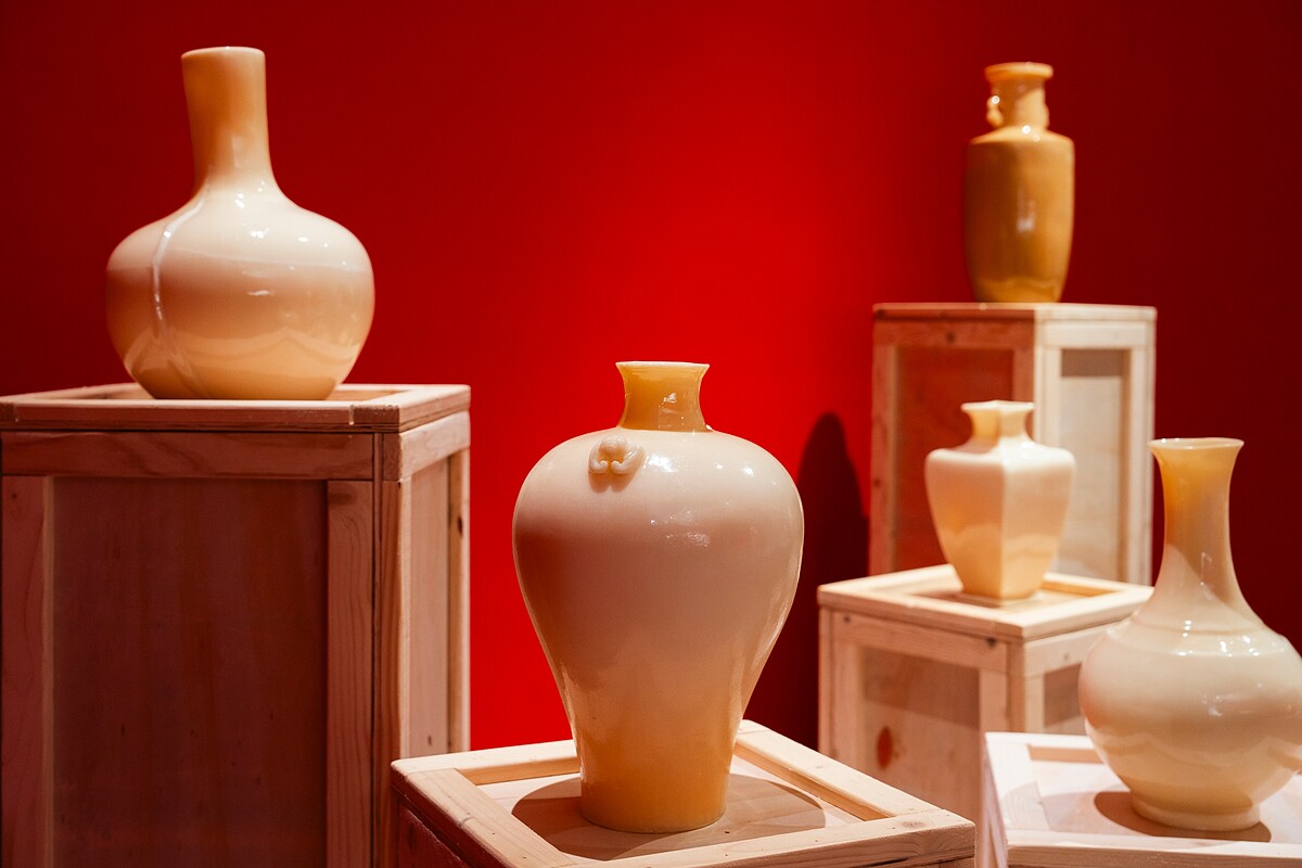 申美璟〈翻譯：青瓷系列〉，2018。肥皂、香料、亮光漆。尺寸依空間而定。