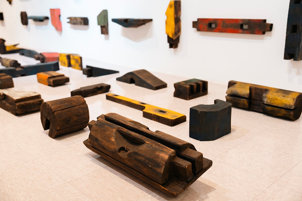 傅中望〈大木作〉，2014。木頭。尺寸依空間而定。