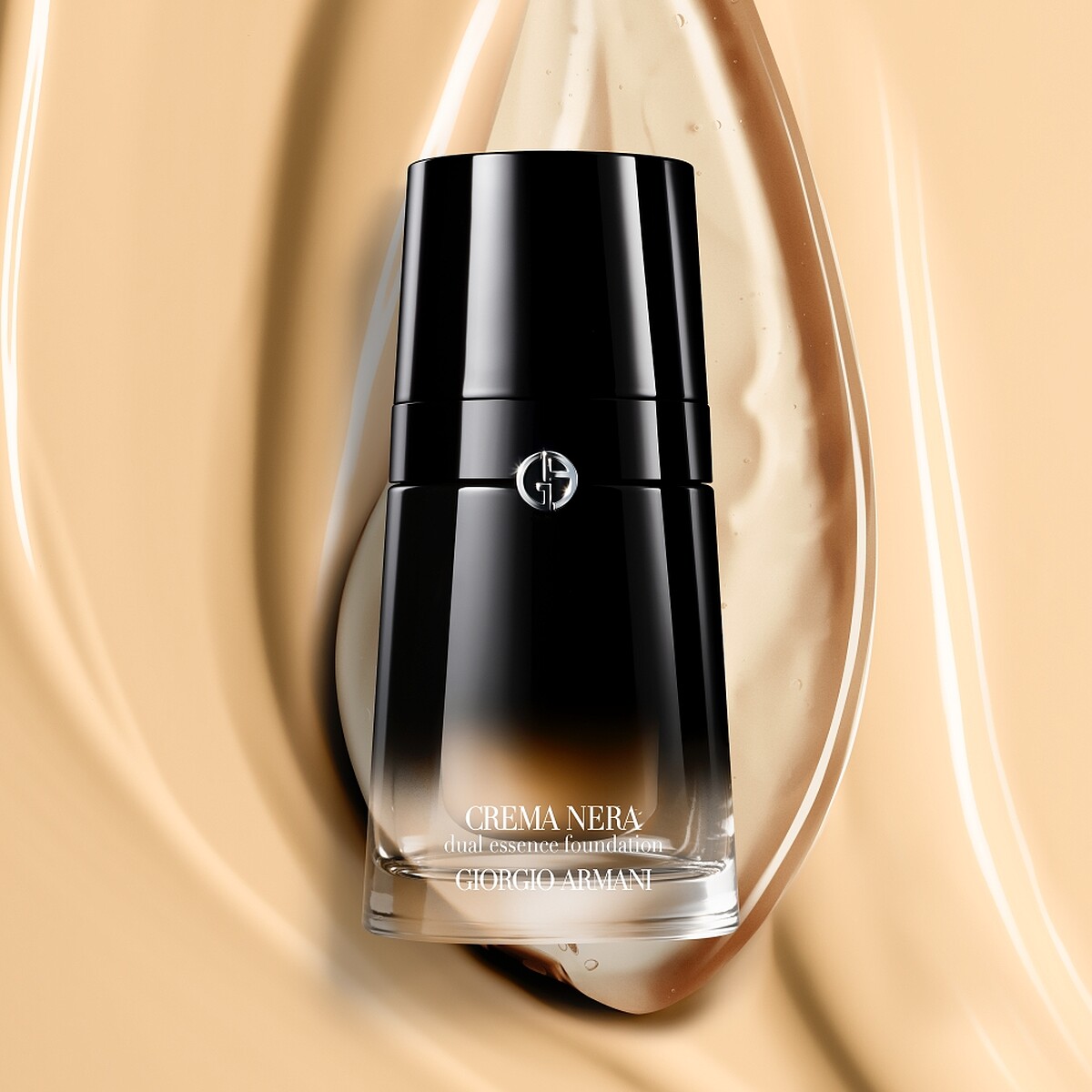 Armani beauty亞曼尼黑曜岩奢光精萃30ml,NT5,900、補充瓶30ml,NT4,500