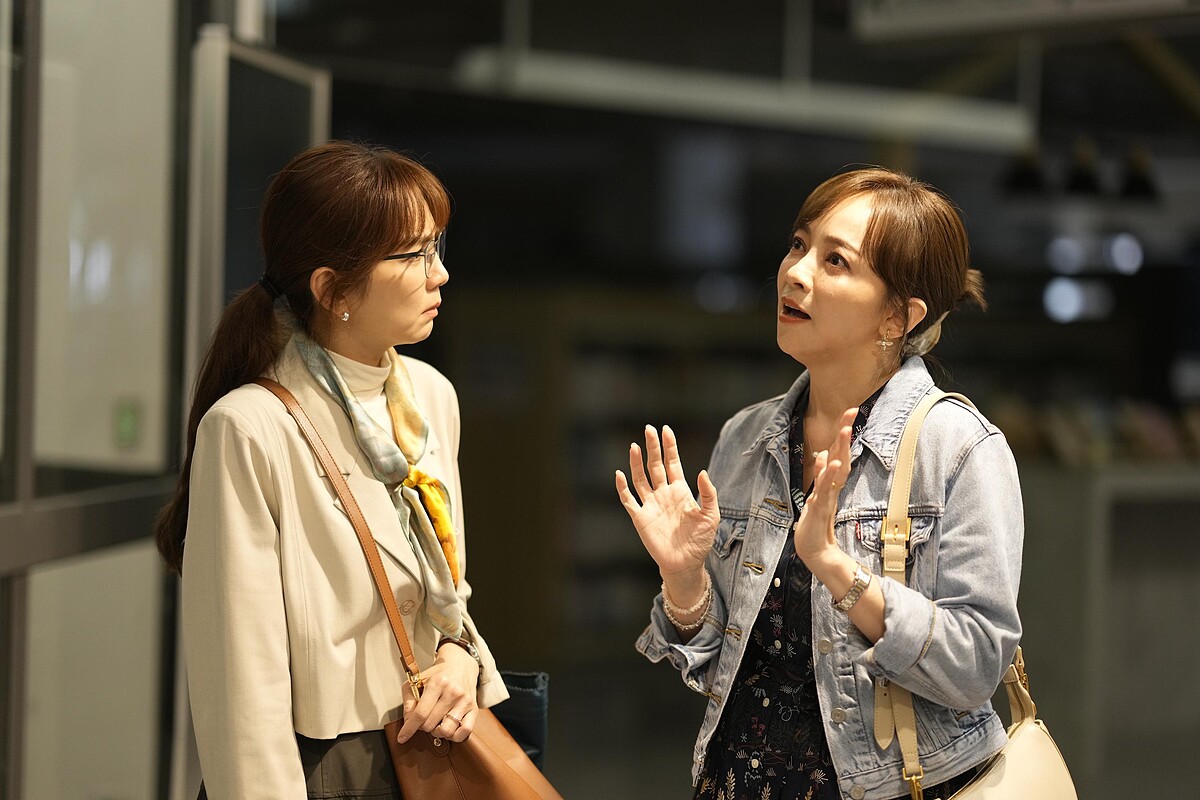 《今夜一起為愛鼓掌》季芹邀請閨蜜Ella陳嘉樺一起嘗試「情慾按摩」。